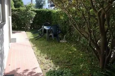 Apartment With Garden