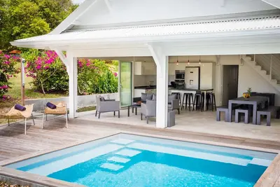 Image de Villa Ever Blue avec piscine à 100 m de la mer