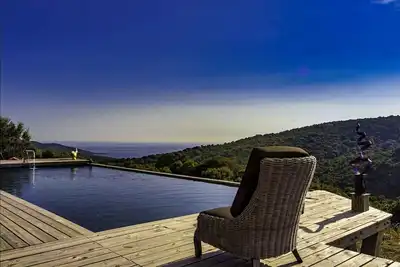 Image de bergeries corses piscine vue mer proche plage