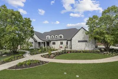 Image de Centrally located Fox Valley estate in sought-after Neenah