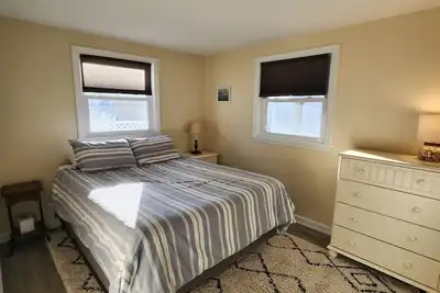 Image de Perfect spot! Cape Cod -1 block to beach and bay with views!
