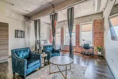 Image de Amyfinehouse |Luxe 3br Loft |Pool+Views+Desk+Valet