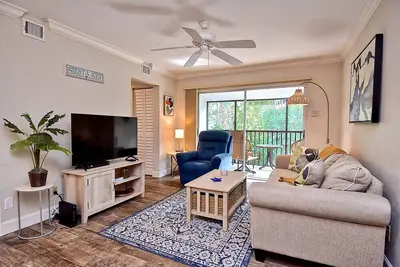 Image de Walk to Siesta Beach! Dog Friendly, Heated Pool, Private Lanai.