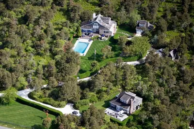 Image de Ultra-private Surfside estate with salt water pool minutes to Nobadeer