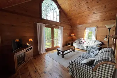 Image de Cozy little cabin with creek access. Great for fishing or tubing!