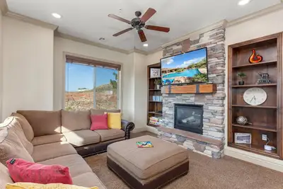 Image de Coral Springs Resort H2 | Community Pool, Outdoor Fireplace, and Near Sand Hollow!