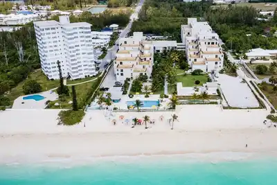 The Coral Beach Hotel - Luxury Beachfront Suite!
