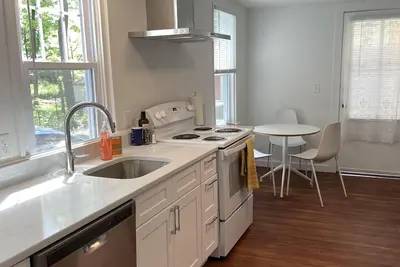 Image de Family Friendly 1890s Italianate - First Floor