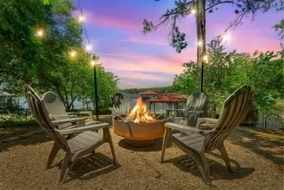 Image de Whimsical Lake Retreat! Kayak, Sup, Arcade, maui mat! Canton\/Tyler Sleeps 11