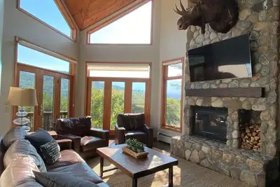Image de C12 Homey Bretton Woods slopeside townhome. Pool/gym passes!