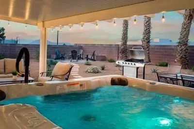 Image de ❤️Peaceful & Modern 3 Br Las Vegas Home w/ Hot Tub!