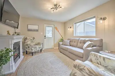 Image de Waterfront Syracuse Home w\/ Patio & Fire Pit!