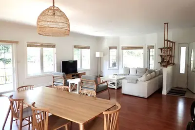 Image de Luxurious Getaway - Near Sandbanks and Wineries
