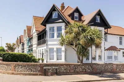 Image de 147 By The Sea - Opposite the Beach with Stunning Sea Views + Parking