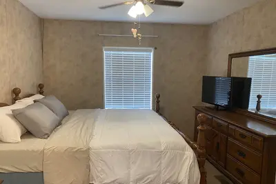 Image de Cheerful 2 bedroom home, King Suite, Wi-Fi
