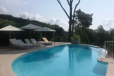 Image de Charmante villa 3 chambres avec piscine à débordement, vue mer et au calme