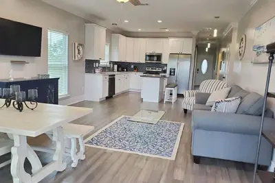 Image de Waterfront Relaxation 5 Beds 2 Bath Pool Boat Slip