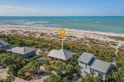 Image de A Beachfront Oasis - Set Sail at the Ss. Minnow!