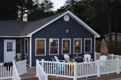 Image de Spectacular waterfront property with breathtaking views of the Chesapeake Bay!