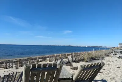 Image de Cozy Beach-Front Cottage On the Sand