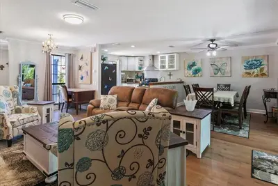 Image de Relaxing two bedroom waterfront home near beaches