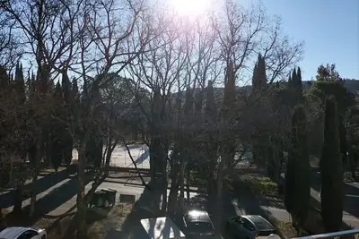 Image de Studio calme dans résidence à 5 min à pieds de la cure