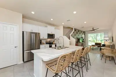 Image de *New Construction Luxury Townhome 3mi to downtown*