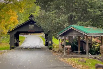 Image de Luxurious Cabin / Theater / Game Room / Hot Tub / Large Deck / Panoramic View