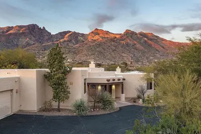Image de Gather the family! Luxury. Relaxation. Views. Pool.