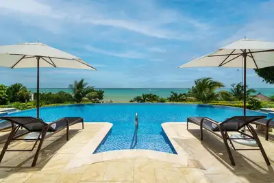 Image de Stunning spacious luxurious new 10 bedroom villa with private beach