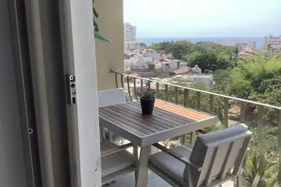 Image de Penthouse Suite with panoramic views, minutes from the beach