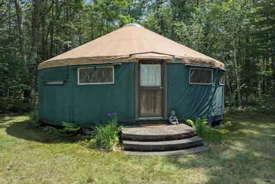 Image de Rustic Yurt with Modern Amenities Close to Beaches