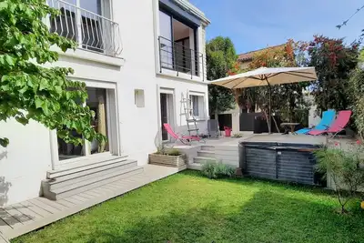 Image de Villa contemporaine avec jacuzzi, calme, proximité ville et plages
