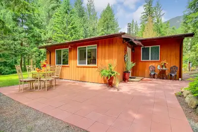 Image de Cheerful Mt. Si Cottage with Ac and Fireplace!