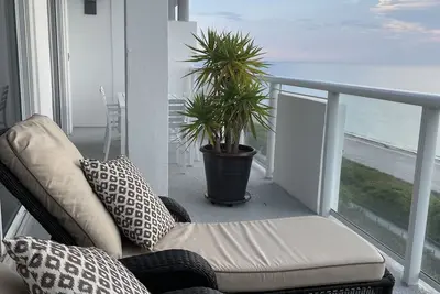 Image de Penthouse Condo, with stunning ocean views