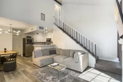 Image de Modern on May-2 miles to Asu-Tempe/Mesa border Walk to Sloan Park! Pet Friendly