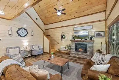 Image de 4 Miles to Soaky Mountain! Brand New!