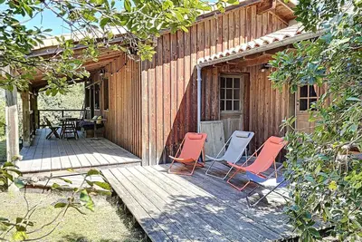 Image de Moliets Plage, maison sous les pins proche océan.