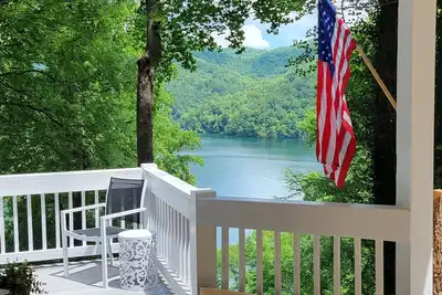 Image de Nantahala Lakeview, Wi-fi, 🐕 Pet friendly*, firepit, pool table, hiking-boating