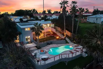 Image de Xtra 10% Off until June: Heated pool, outdoor fire pits, chef's kitchen, gym