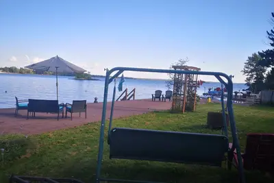 Image de Sunset Lakefront Paradise, 2 bedrooms w/balcony