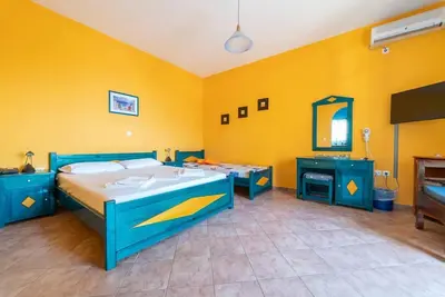 Image de Santorious Flower Covered Apartment