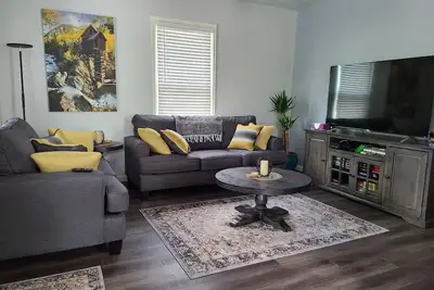 Image de New 1 Block to Main St. Downtown - 3 bedroom, 2 bath