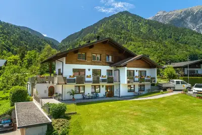Appartement ensoleillé avec local à skis