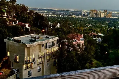 Image de Serene Beverly Hills Estate w/Gorgeous Views