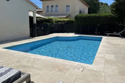 Image de Maison de vacances avec piscine partagée, Wi-Fi et climatisation