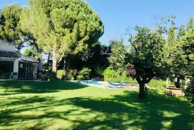 Image de Grande villa avec piscine dans campagne aixoise