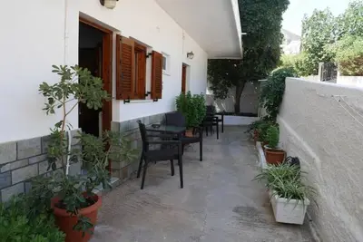 Chrysoula’s Convenient Triple Room with Yard