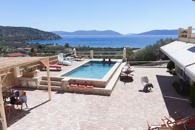 Image de A Zen place with private pool\/gym\/ping pong\/piano\/pool table\/sauna\/hammam & more