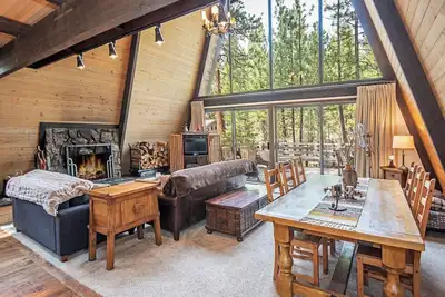 Image de Dog friendly, comfy, nestled in the pines. 3-minute walk to the Sm pool!